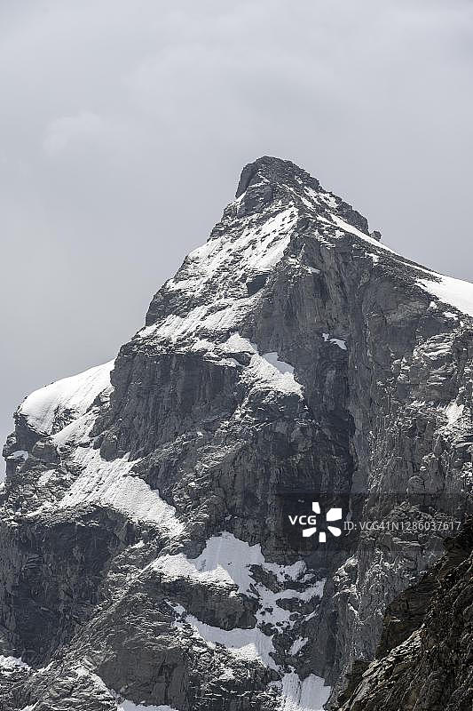 奥地利蒂罗尔州齐勒河谷阿尔卑斯山脉的莫尔奇纳山峰图片素材
