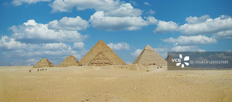 吉萨金字塔全景，埃及开罗吉萨图片素材