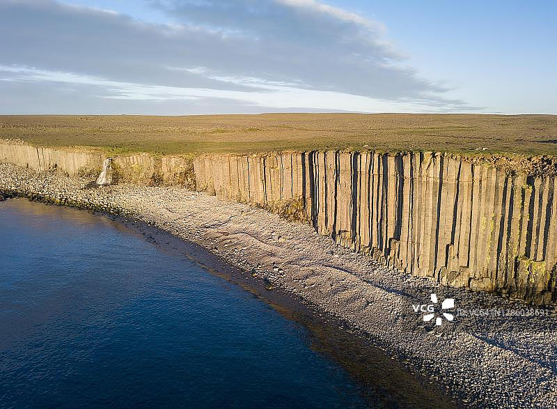冰岛东北区海滩玄武岩柱图片素材