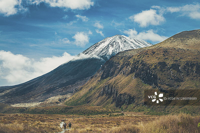 汤加里罗国家公园的瑙鲁赫伊山图片素材