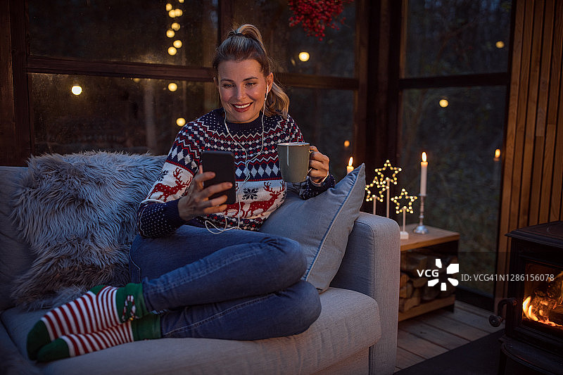 享受冬夜图片素材