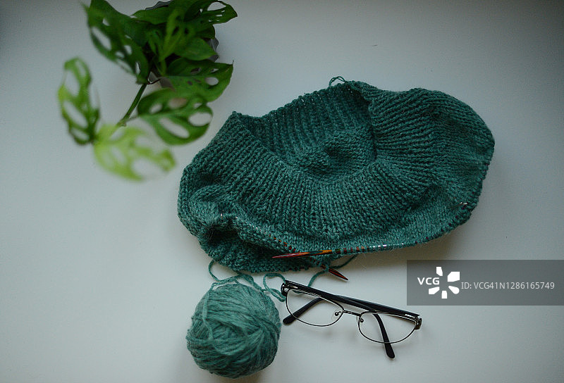 绿色针织毛衣图片素材