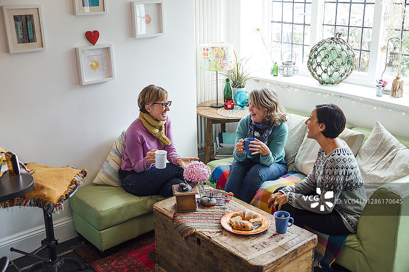 中年妇女社交图片素材