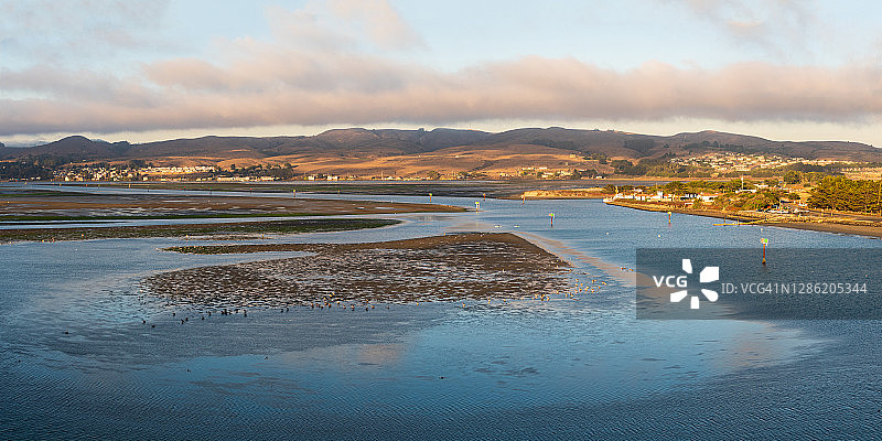 美国加利福尼亚州博德加湾海港入口全景图片素材