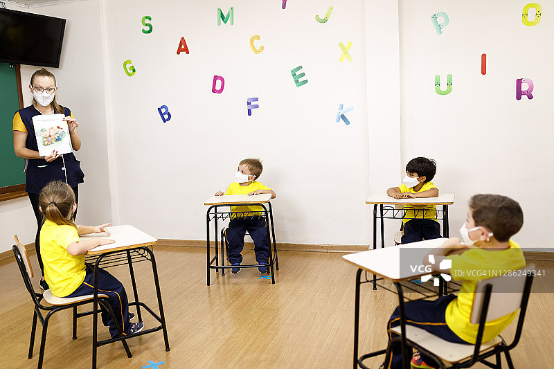 疫情期间的学龄前班级图片素材
