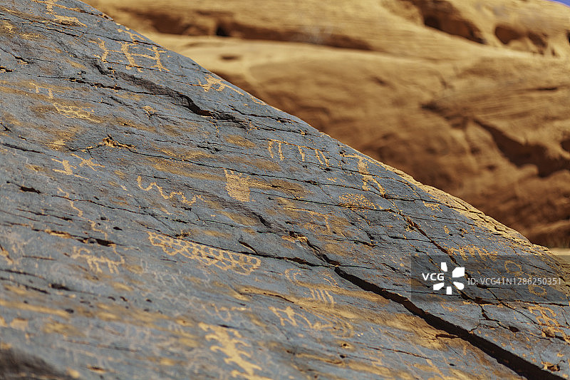 火焰谷的岩石雕刻图片素材