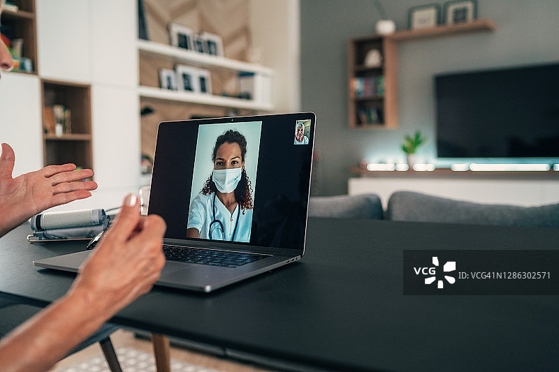 与医生视频通话图片素材