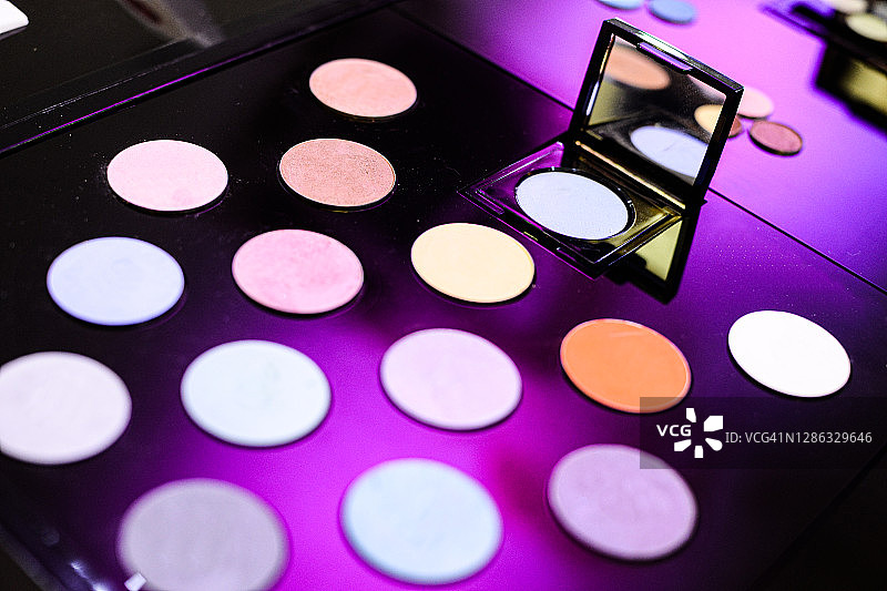 各种颜色的腮红妆容图片素材