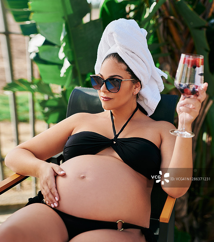 每一位母亲都是女王图片素材