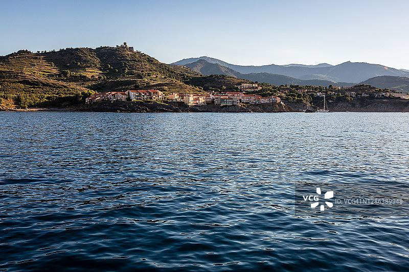 韦梅耶海岸、圣埃尔姆堡与比利牛斯山图片素材