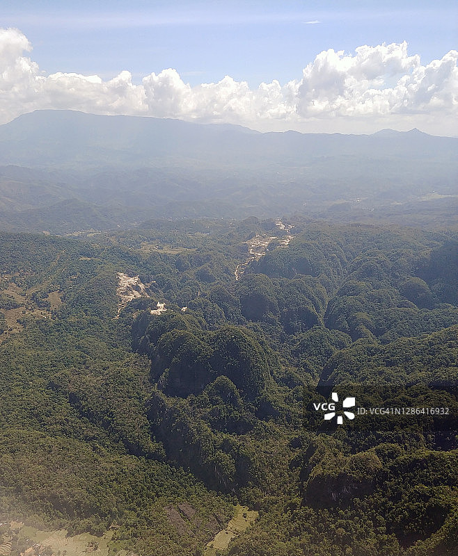 苏拉威西喀斯特地貌与雨林图片素材