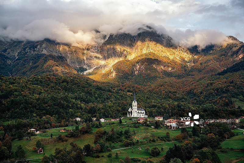 德雷日尼察圣心教堂，科巴里德，斯洛文尼亚图片素材