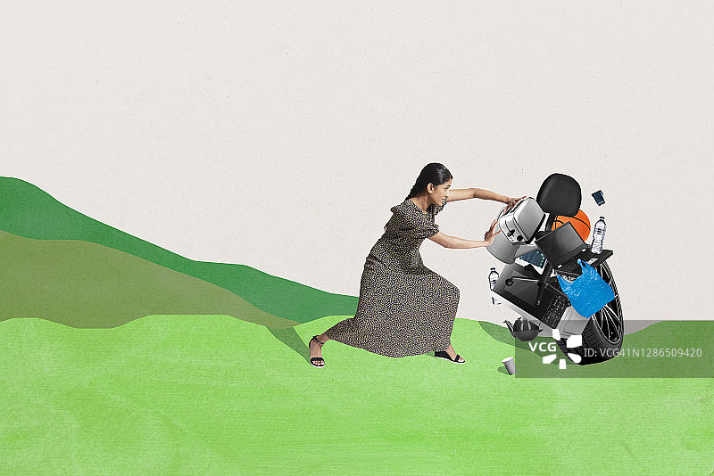 女人清理家居物品图片素材