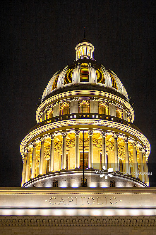 古巴哈瓦那国家 Capitolio 大厦夜景图片素材