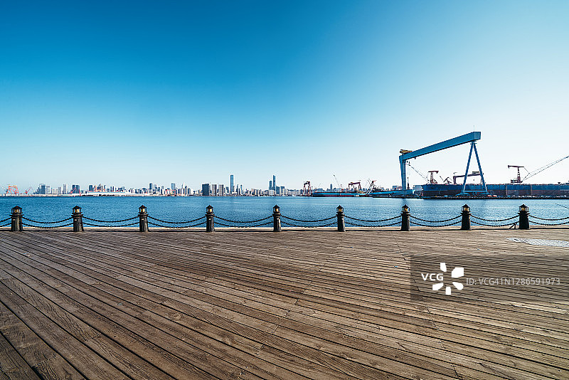 海边城市广场图片素材