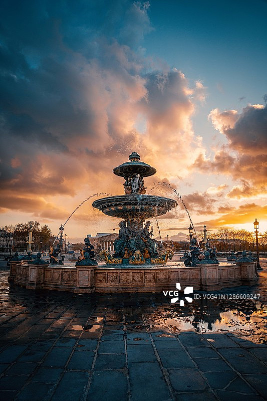 巴黎协和广场喷泉日落图片素材
