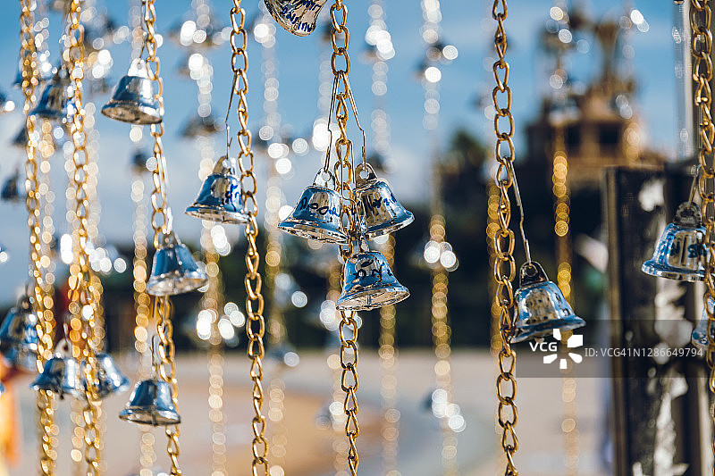 泰国Wat Pha Sorn Kaew寺庙的钟特写图片素材