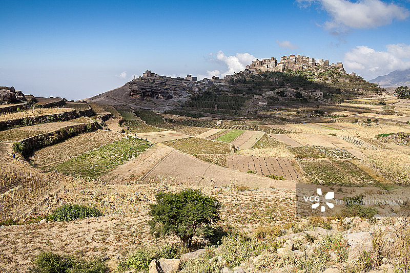Al Hajjarah山村周围的耕地图片素材