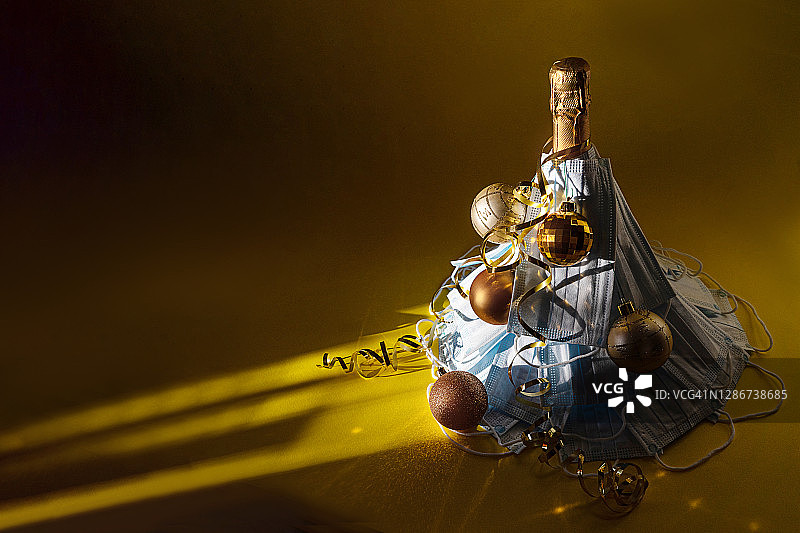 新冠病毒医用口罩圣诞节概念图片素材