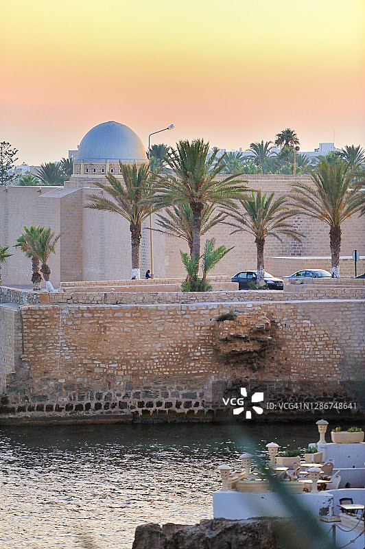 马赫迪亚，法蒂玛大清真寺日落图片素材