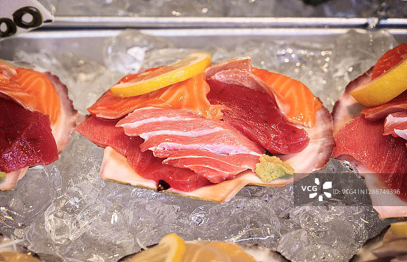 东京筑地鱼市场出售的各种海鲜图片素材