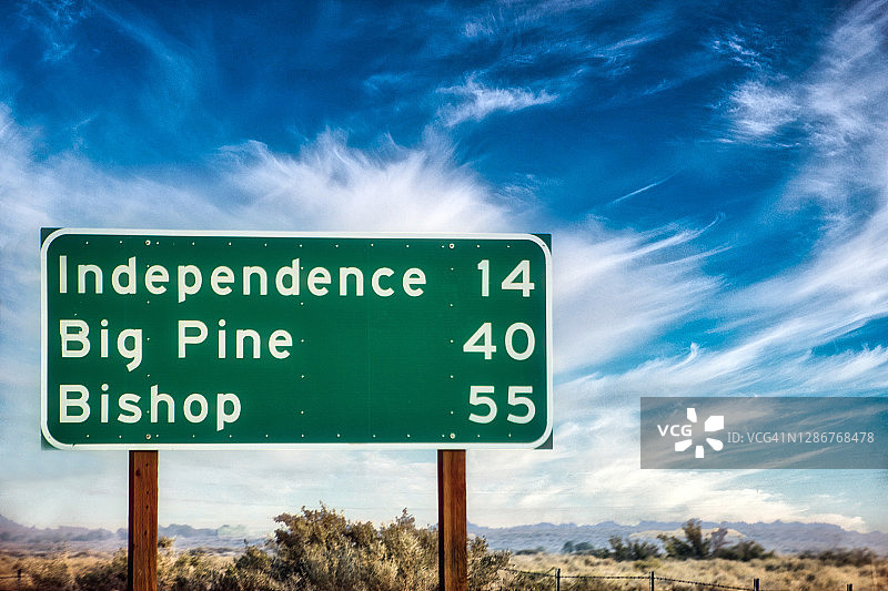 395号公路上的道路标志图片素材