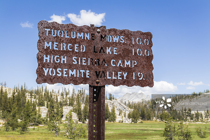 优胜美地国家公园的步道标志图片素材