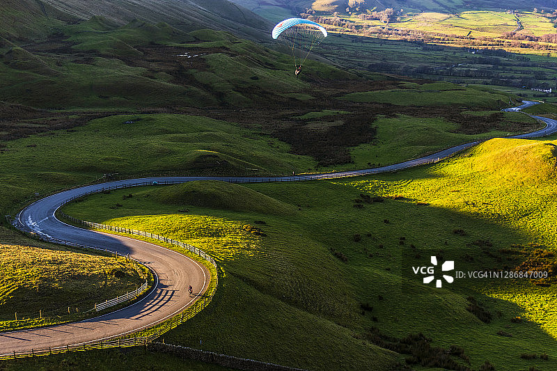 峰区德比郡埃代尔滑翔伞运动图片素材