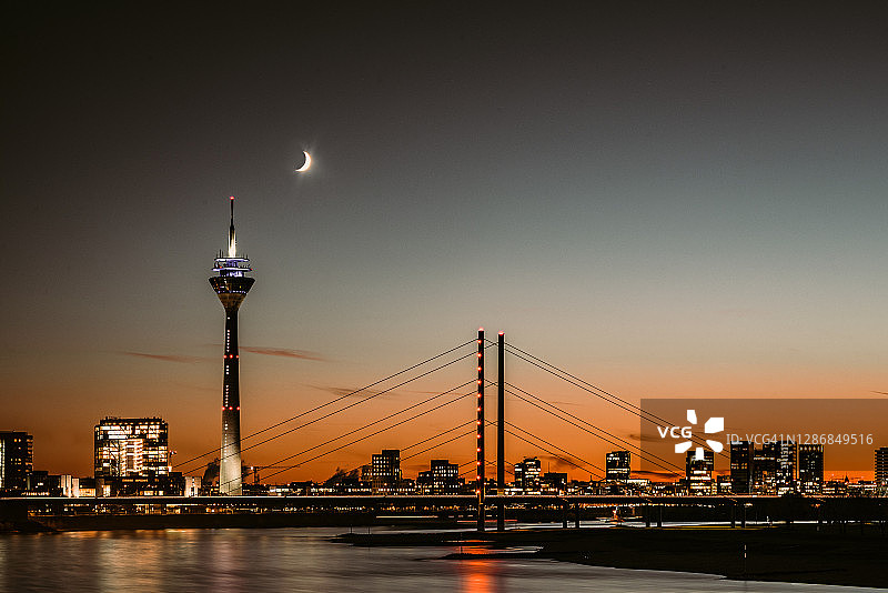 德国杜塞尔多夫的日落图片素材