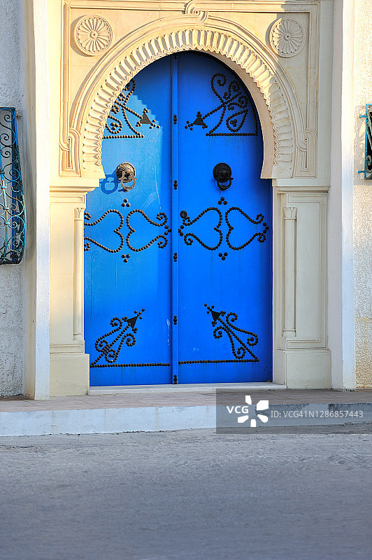 马赫迪亚东方风格的典型门图片素材