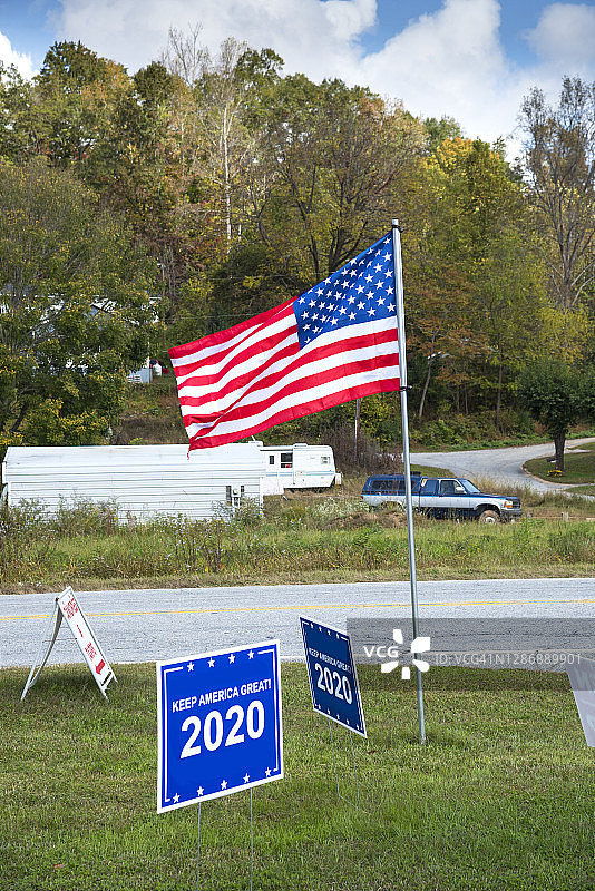 路边，美国文化，政治标语，美国国旗，南卡罗来纳州图片素材
