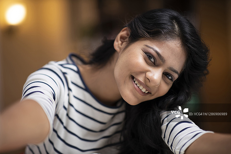 学习中的年轻男人素材照片图片素材