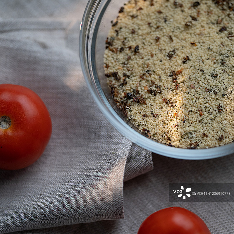 塔布勒沙拉和番茄图片素材