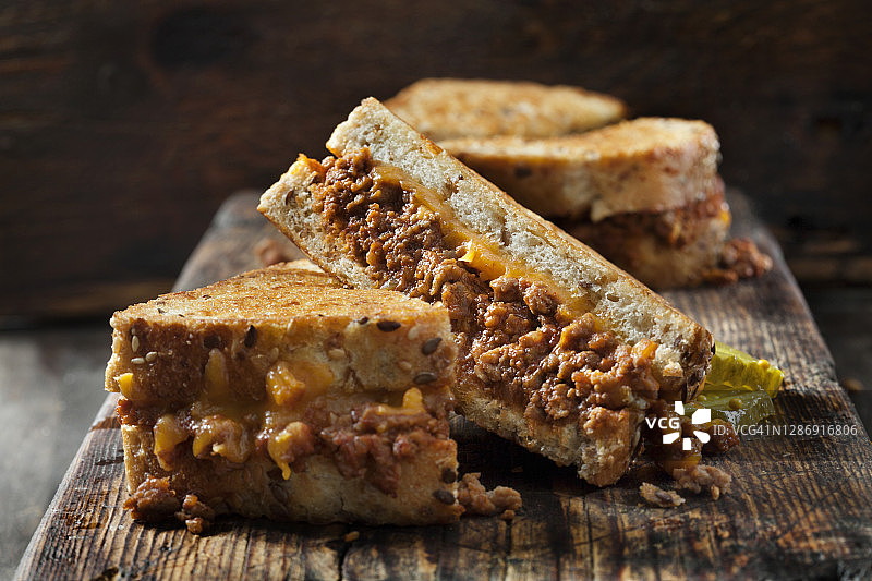 邋遢乔烤奶酪三明治配甜泡菜图片素材