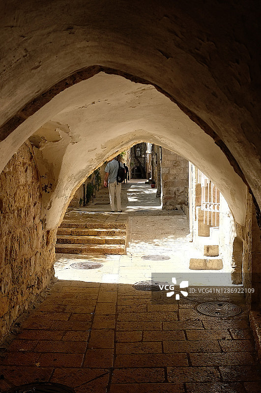 耶路撒冷老城街道上的拱门，犹太区图片素材