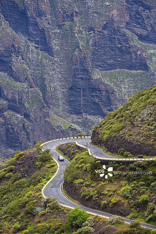 特诺山脉的蜿蜒道路图片素材