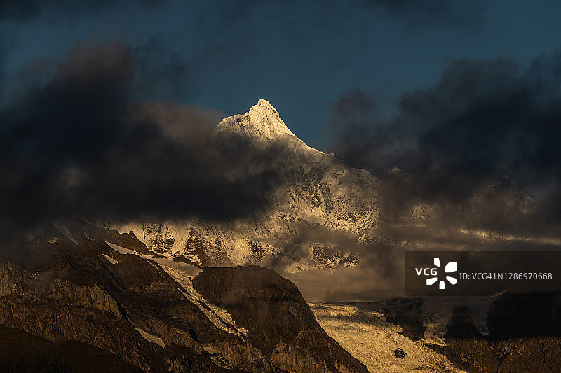 中国云南省的梅里雪山图片素材