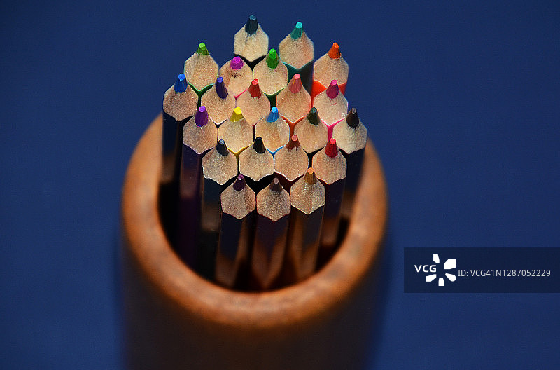 法国彩色铅笔图片素材