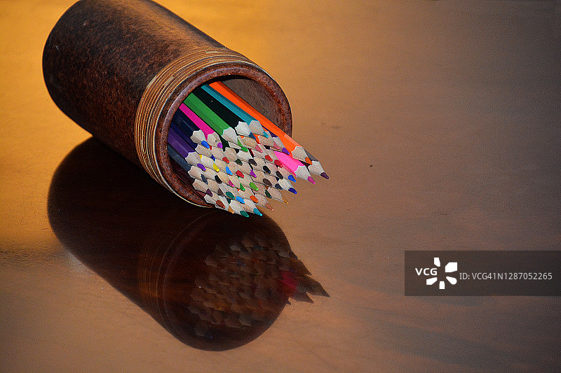 法国彩色铅笔图片素材