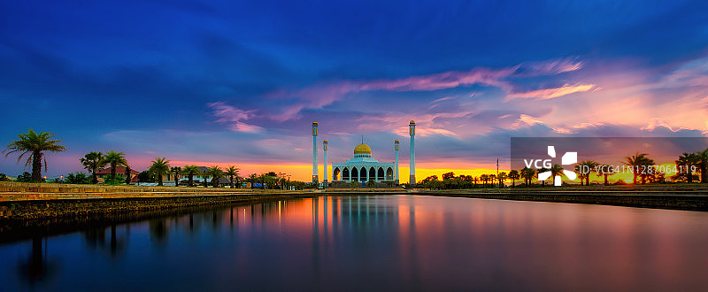 泰国宋卡府中央清真寺美丽的日落天空图片素材