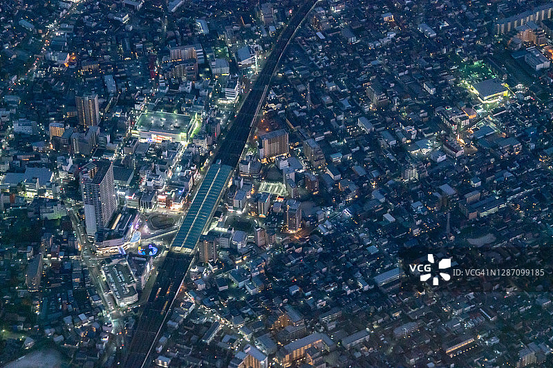 从飞机上俯瞰日本埼玉县越谷市图片素材