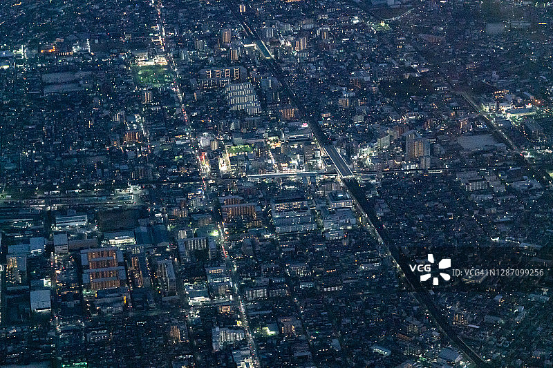 从飞机上俯瞰日本埼玉县越谷市图片素材