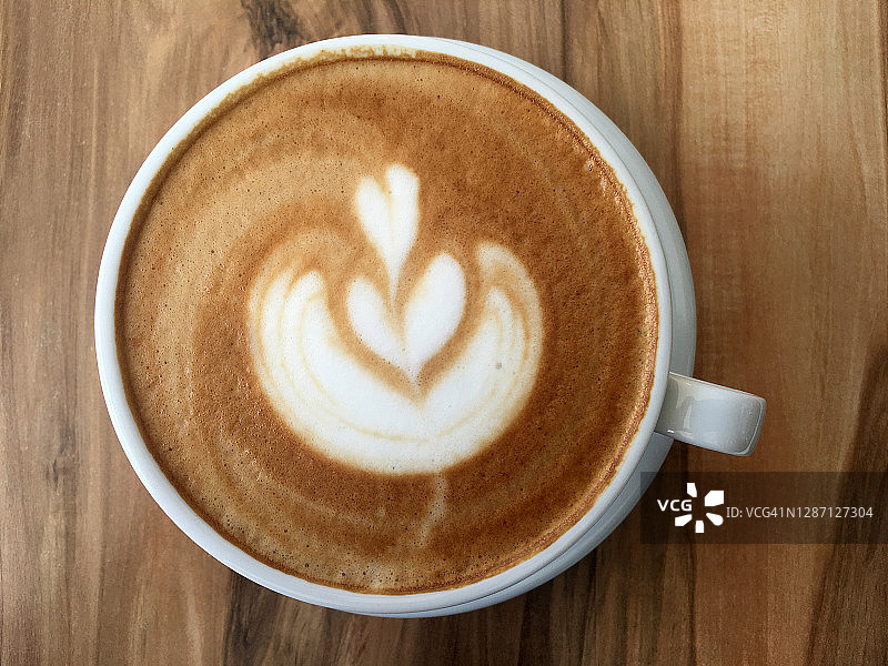 咖啡馆餐厅供应的馥芮白热饮图片素材