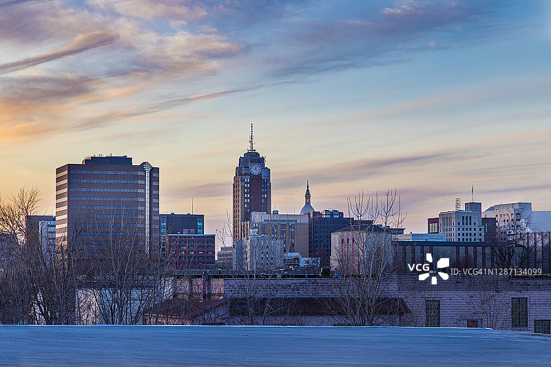 密歇根州兰辛市的天际线图片素材
