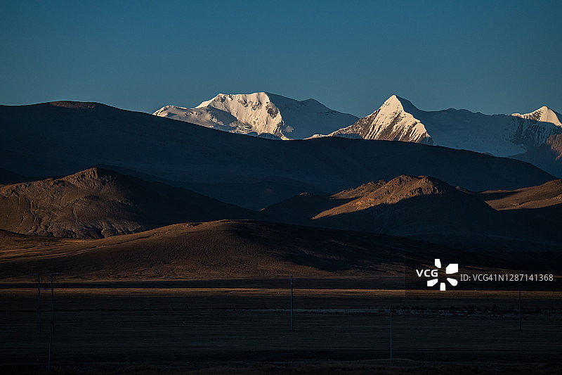 喜马拉雅山雪山日出美景图片素材