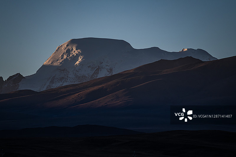 喜马拉雅山雪山日出美景图片素材