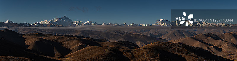 珠穆朗玛峰的日出图片素材