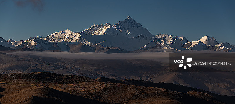 珠穆朗玛峰的日出图片素材