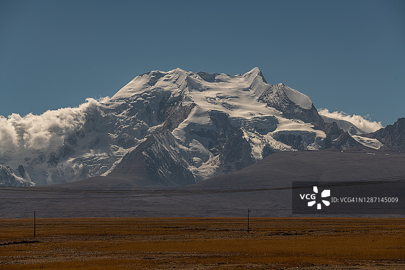 喜马拉雅山脉希夏邦马峰风光图片素材