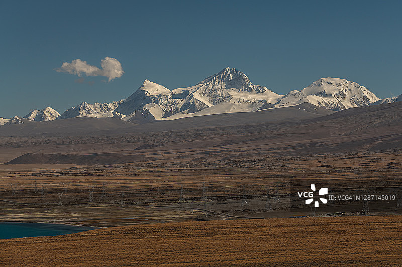 喜马拉雅山脉希夏邦马峰风光图片素材